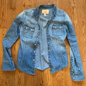 Levi’s denim shirt size xs